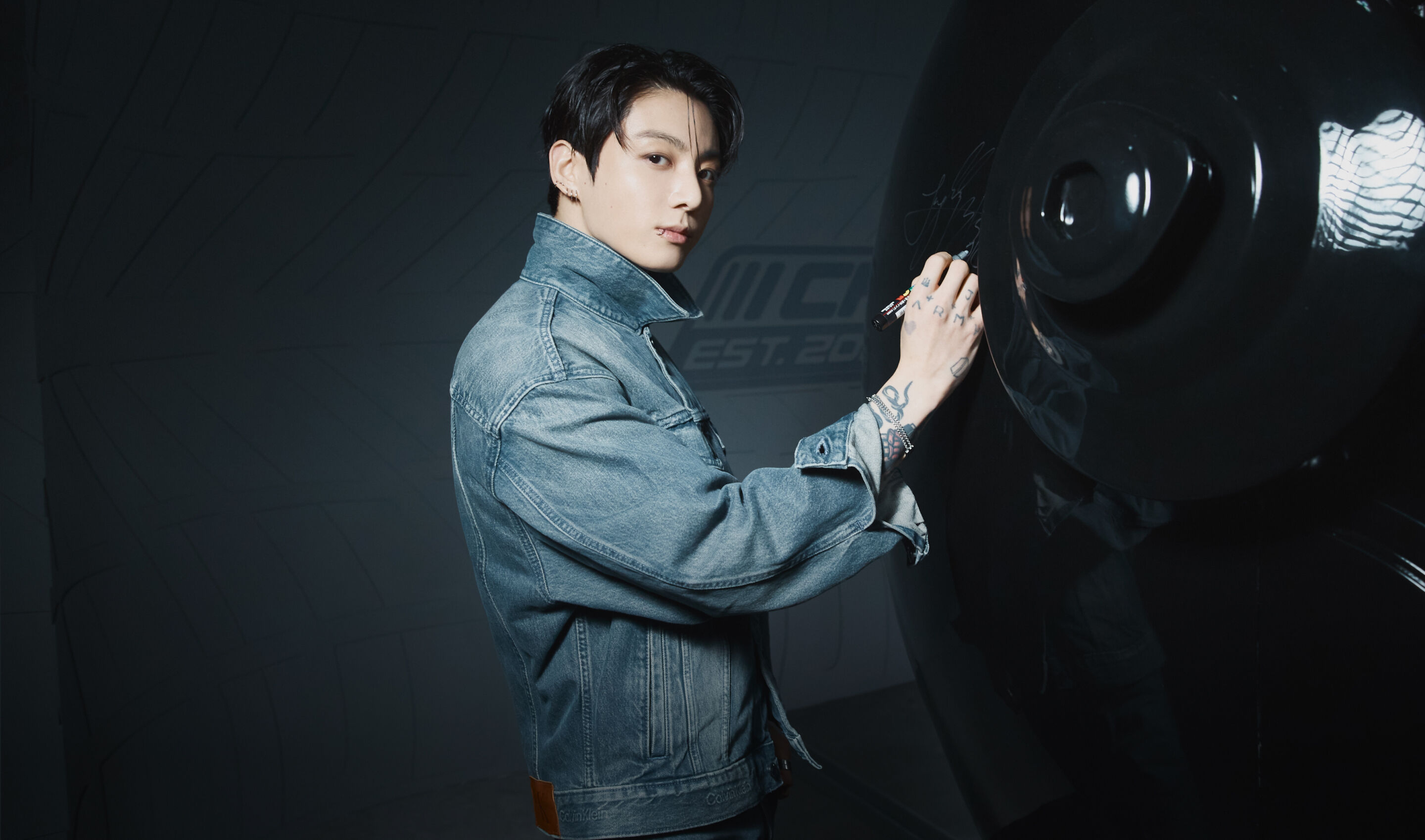A Night in Harajuku. The world of Calvin Klein through the eyes of a global icon. Jung Kook makes a surprise visit to the Tokyo flagship for an after hours celebration.